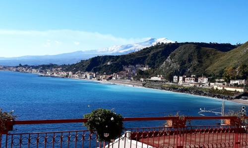 WHITE LOTUS Apartment