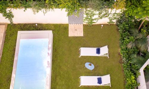 Luxury Apartment with Garden and Pool