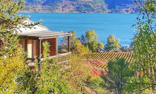 Studio 22 m2, terrasse vue lac, dans propriété face au Lac du Salagou