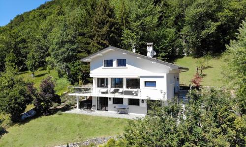 Vue exceptionnelle sur lac d'Annecy et Montagnes