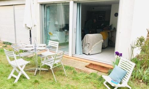 F2 calme refait à neuf à 5mn de la plage avec parking