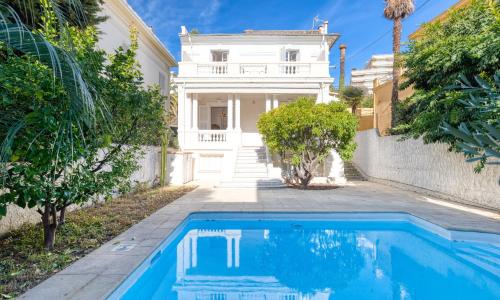 Stylish Art Deco villa near the sea 4 Bdrs Pool and garage