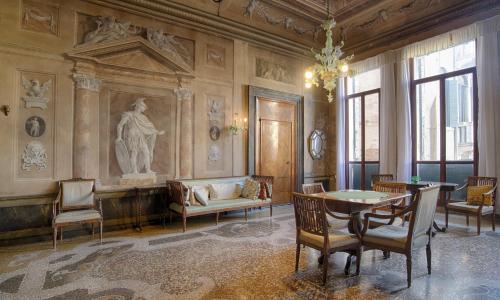 Vintage Venice Apartment