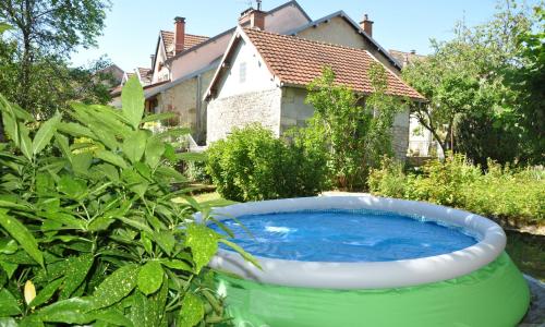 Maison de 2 chambres avec terrasse et wifi a Ornans