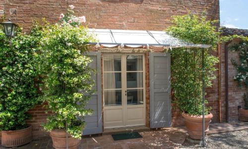 Albachiara 8, Emma Villas