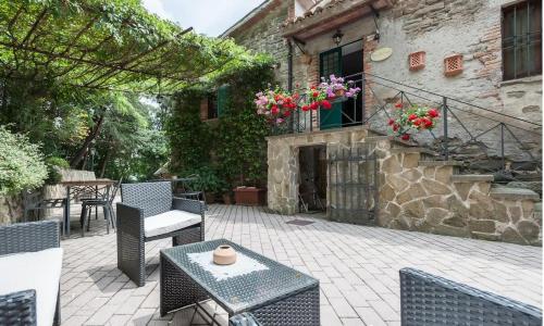 Casale Gli Angeli-Charming Villa with Garden and Parking!