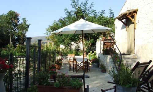 One bedroom apartement with enclosed garden and wifi at Abbateggio