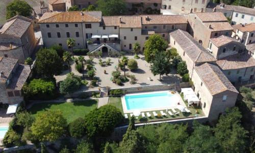Villa La Consuma : casa storica in paese, giardino, piscina, WiFi