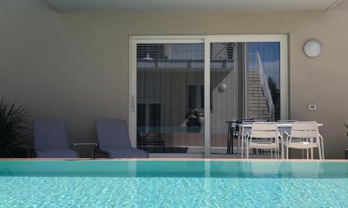 *CENTRAL LAKESIDE APT*Swimming Pool & Free Parking