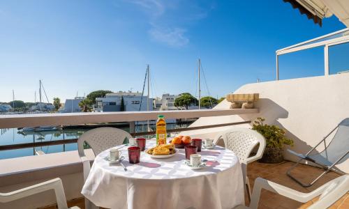 Apartment Les Marinas d'Ulysse IV by Interhome