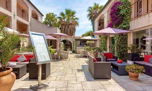 Logis Hôtel Les II Mas - Perpignan Sud