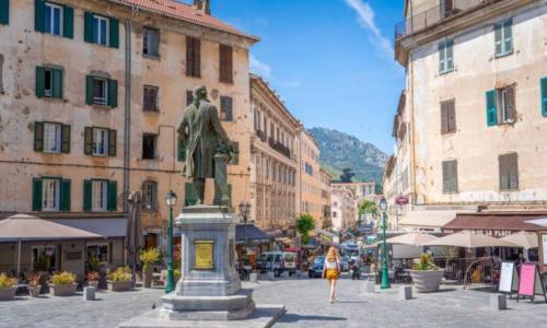 Grand 30m2 4 couchages plein centre Corte 13 cours paoli wifi tv lave linge