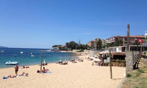 Ajaccio Charmant T2 neuf 40m2 avec balcon au Trottel 4 couchages wifi Clim parking plage à pieds 100m