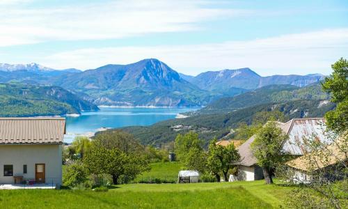 Studio LUMINEUX à 5 minutes du lac de Serre Ponçon