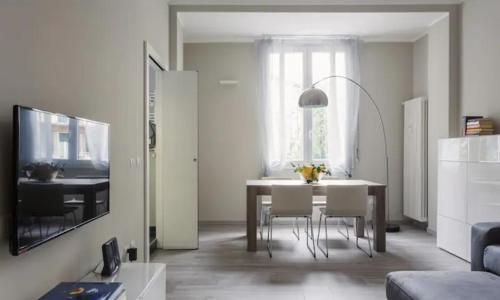 Città Studi Bright and Stylish Flat with Balcony