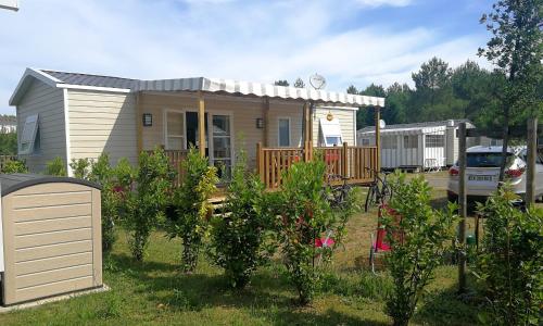 Bungalow de 3 chambres avec piscine partagee jardin amenage et wifi a Saint Julien en Born a 4 km de la plage