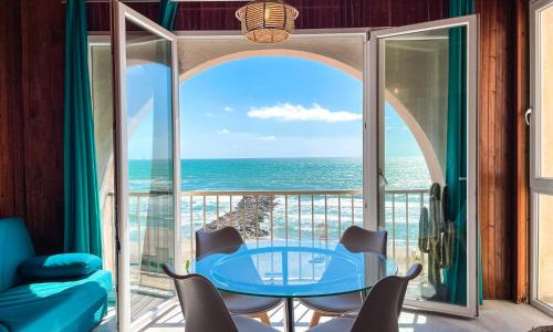 Athena Sea front Apartment, Parking & Pool