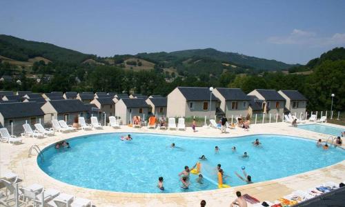 Appart T2 Village vacance 3 étoiles St Geniez d'Olt 2 piscines chauffées