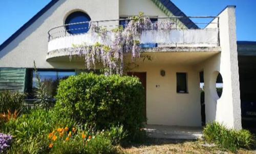 Chambre dans Maison fleurie et calme