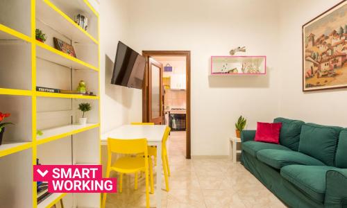 A due passi dal Teatro Politeama by Wonderful Italy