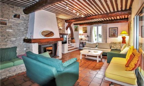 Beautiful Home In Goult With Wifi