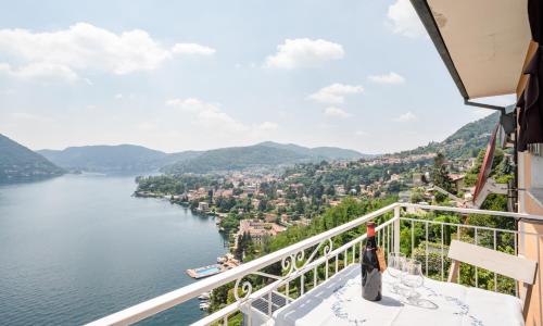Cernobbio APT Stunning Lake View by Air!