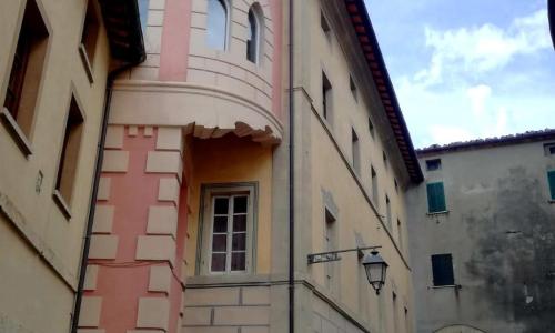 Mansarda con solarium panoramico su centro storico di Sarteano vicino alle famose terme della Val d'Orcia