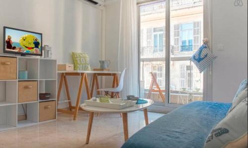 Carré d'or - Superbe Studio Place Masséna avec balcon