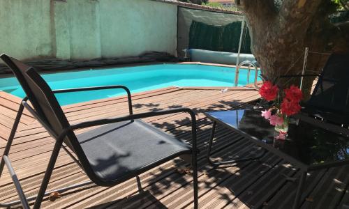 Chambre climatisée avec sdb privée dans une villa avec piscine ouverte d'avril à mi octobre