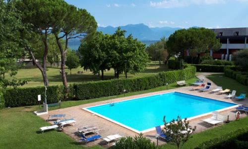 appartamento con piscina Il glicine sul garda