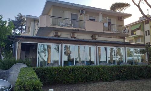 Room in BB - Spacious double room a stones throw from the sea