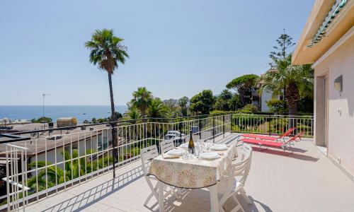 Tre Ponti Panoramic Seaview Apartment