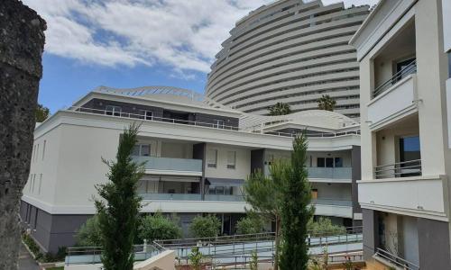 Riviera Sun Standing Studio