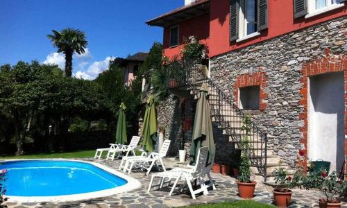 Domus Cusiana complesso vista lago e piscina