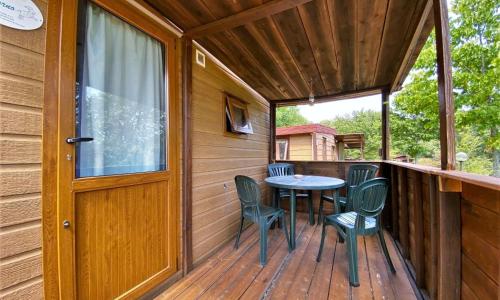 Belvilla by OYO Lovely bungalow with a shared pool