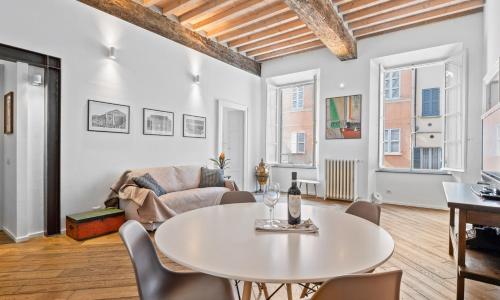 Palazzo della Pilotta Roomy and Quiet Flat