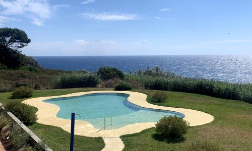 Incanto sul mare con enorme terrazza e piscina