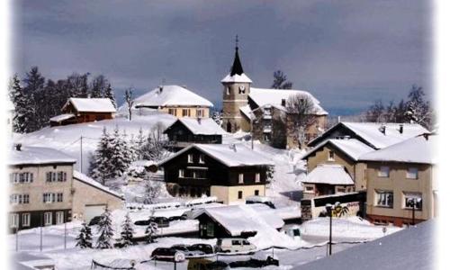 Le Cernois -Centrre du village - pistes de luge, ski fond, patinoire, commerces à 100m