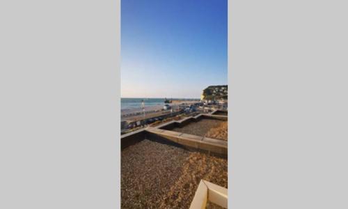 Idéal famille et couple , vue mer residence calme