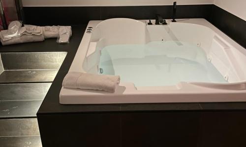 Royalroom2.0-relaxing spa & luxury apartments