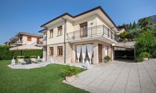 Villa Viola-Comoda villetta a Caprino Veronese