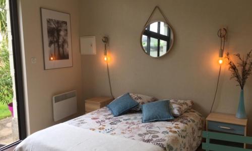 Chambre dans dépendance Maison de Ville + abri vélos