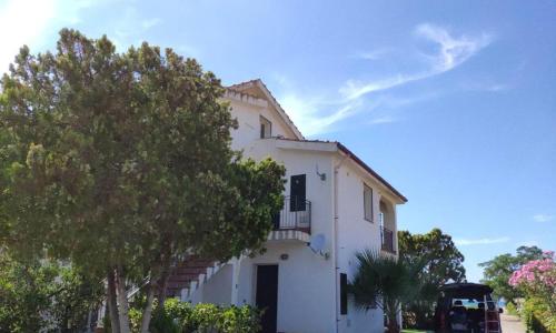 Sul mare con spiaggetta privata vicino a Cefalù.
