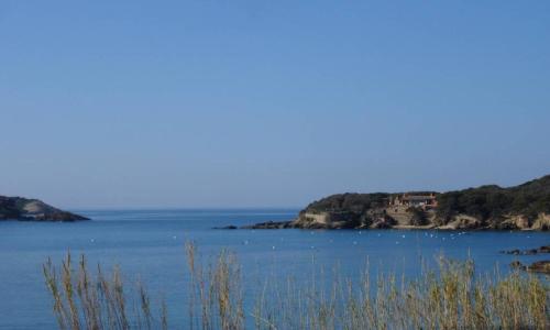 La Tour Fondue Appartement vue mer Grand T2 face a Porquerolles Drap serviette non fournis