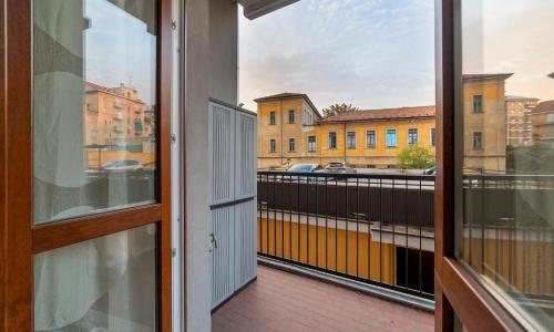 Milano Cosy APT with Balcony!