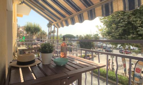 Le 2 - Un balcon sur le Port