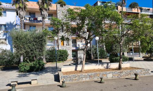 superbe appartement avec parking gratuit et coin exterieur