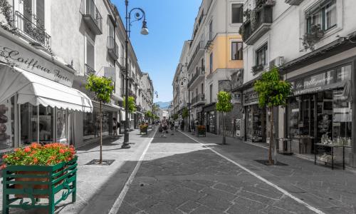 Comfy Apt 4 sleeps right in the centre