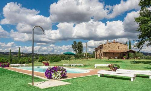 Holiday Home Casale Poggio Lupinaio by Interhome