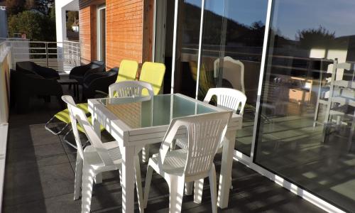 appartement avec balcon terrasse plein sud proche lac et centre ville wifi